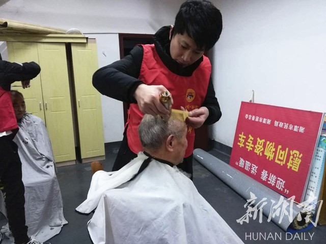 湘潭社工团体走进韶山乡敬老院