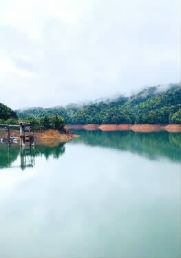 4月3日,瀏陽市株樹橋水庫,一湖碧水臥於群山之間,宛若鑲嵌於天地間的