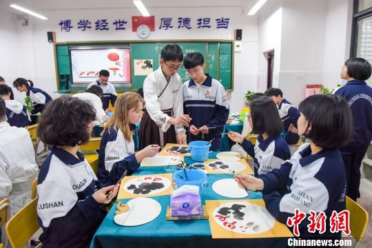 法国少年长沙学习中国传统文化丨French Students Experience Chinese Traditional Culture in Changsha