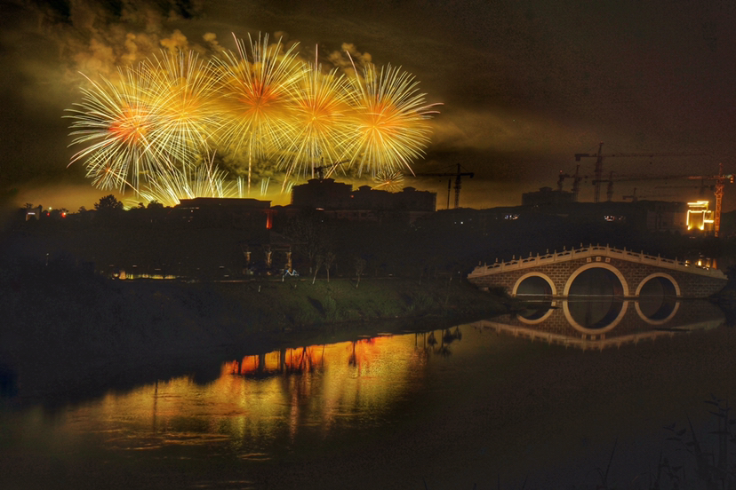 一河诗画 满城烟花-新湖南