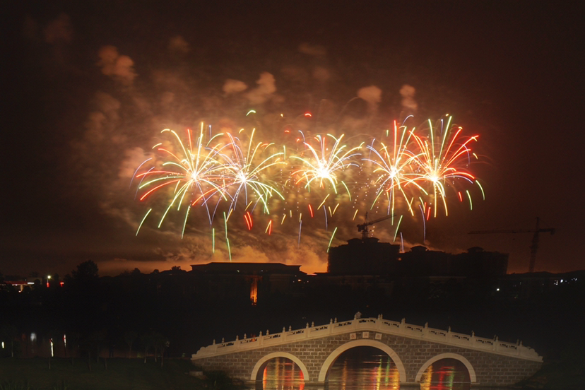 一河诗画满城烟花