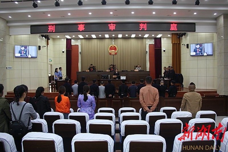 吴英)5月21日,泸溪县2019年首起涉恶案件在县法院公开宣判