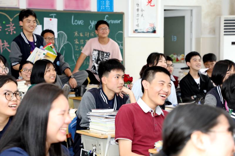 刷卡上课朋友圈扩大自己当家导师引领新高考这样改变高中生生活