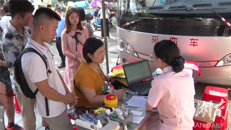 永兴县市民积极参与无偿献血活动