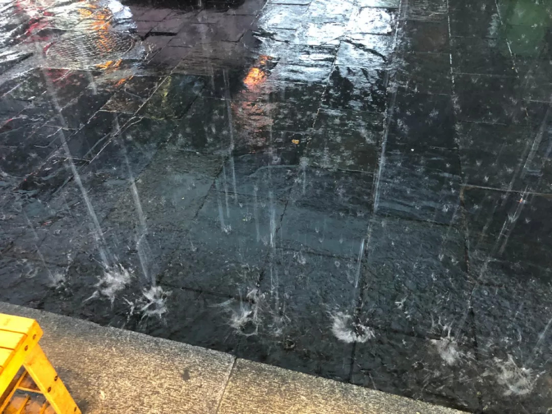 长沙暴雨网友拍下了末日大片