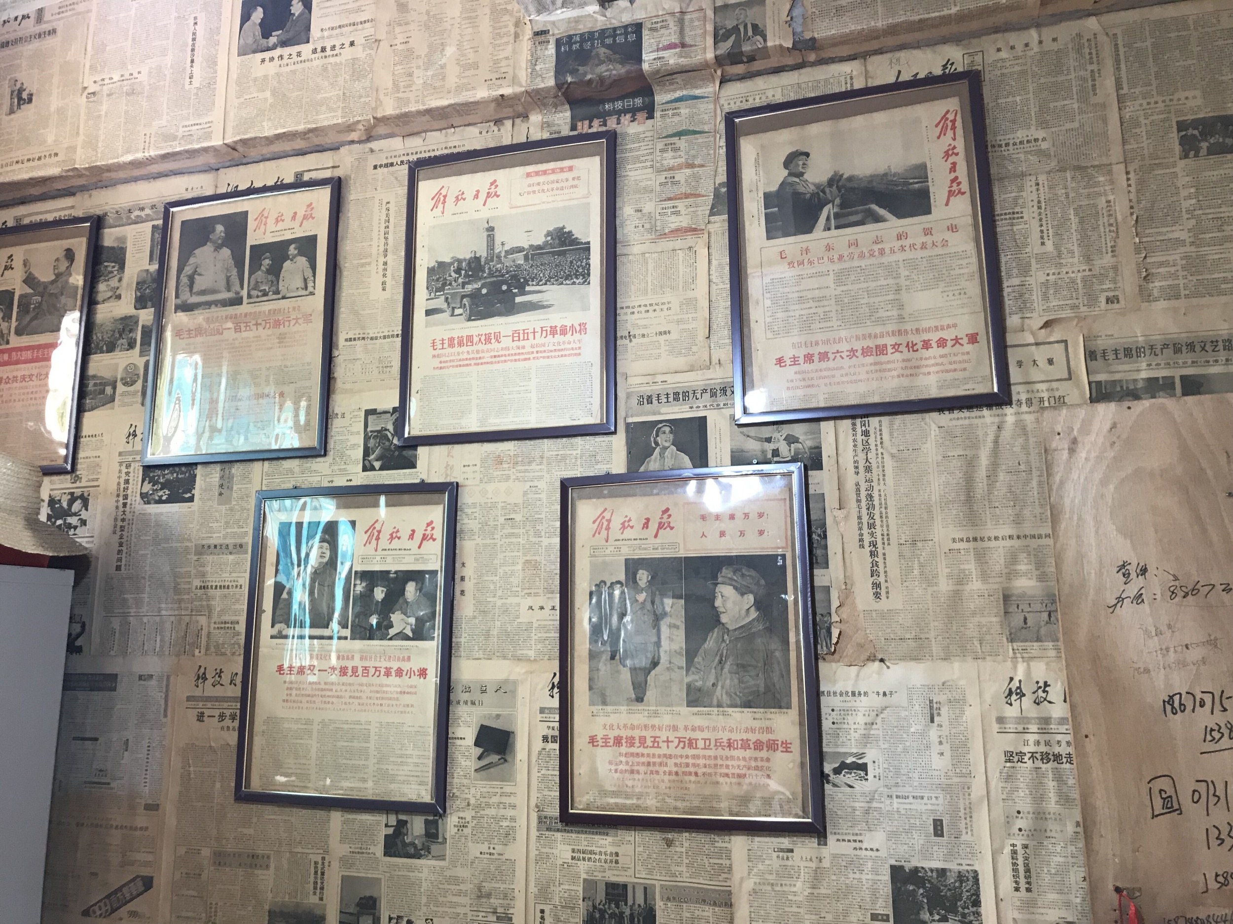 80后小伙集报十多年收藏1200万份报纸藏报仓库800多平方米