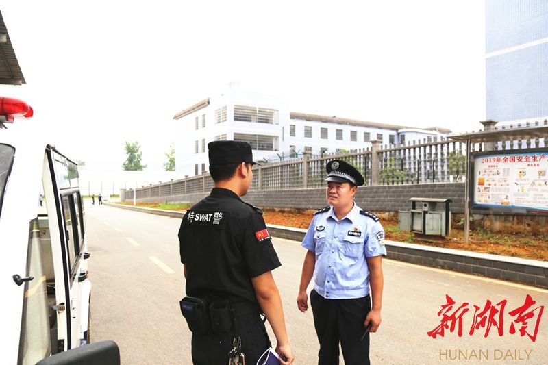 东安监狱 :力争称职的警察父亲们