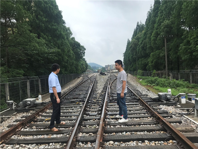 韶山市清溪镇开展铁路护路巡防活动