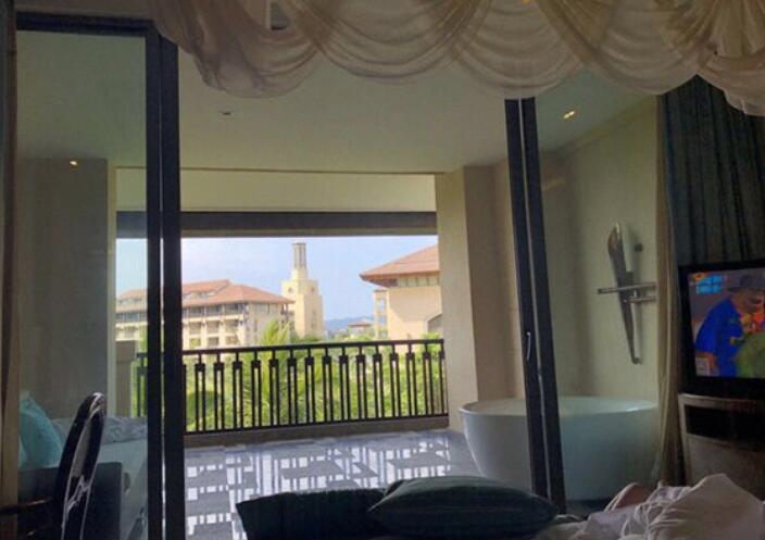长沙游客投诉三亚酒店海景房照片不实酒店：是周边的树长高了