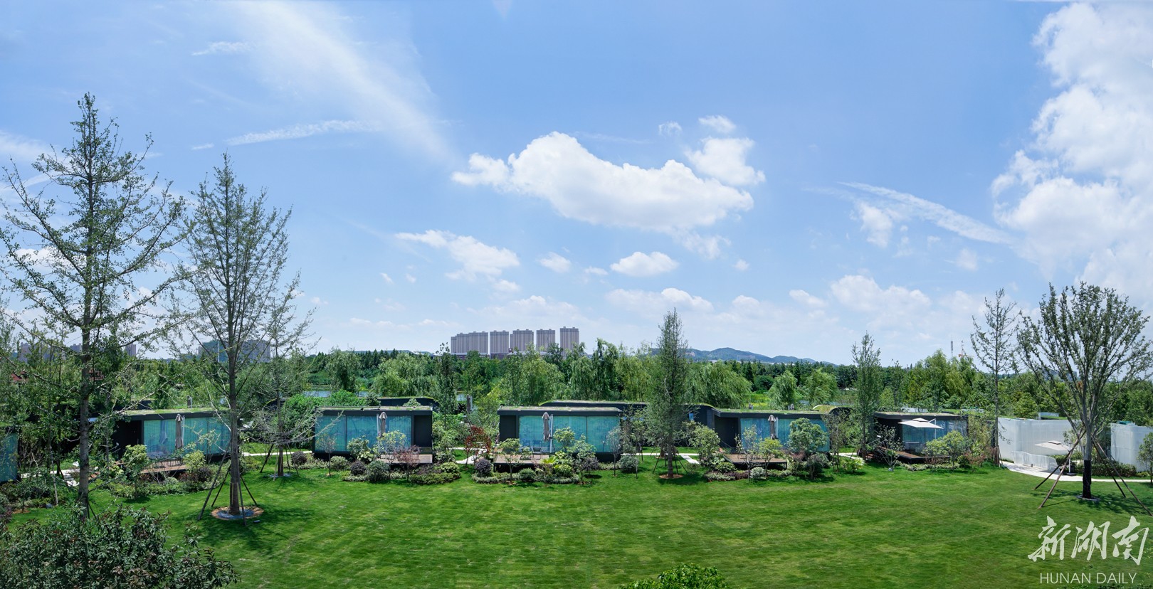 地球仓在洋湖湿地公园里打造了一个移动生态可持续旅居综合体,实现