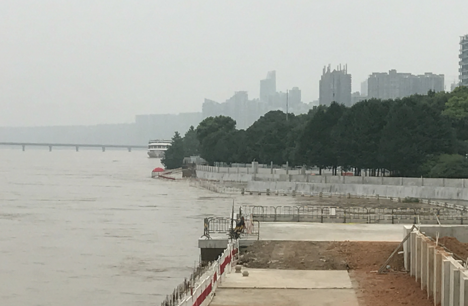 洪峰过境，大堤安然无恙 长沙湘江东岸防洪改造工程初显威力