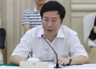 胡衡华调度全市防汛抗洪工作时强调 全力应对新一轮强降雨天气