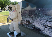 乐高推出真人尺寸阿波罗11号宇航服模型