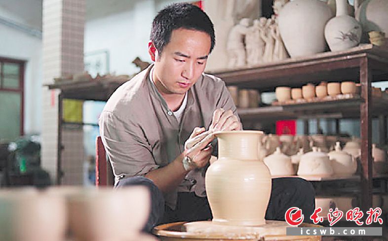 铜官玩泥巴"非遗二代"刘嘉豪 本版照片均为受访者提供