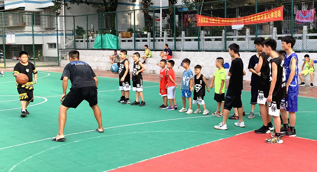 撑起一片蓝天，小篮球放飞18万中国少年的多彩梦想