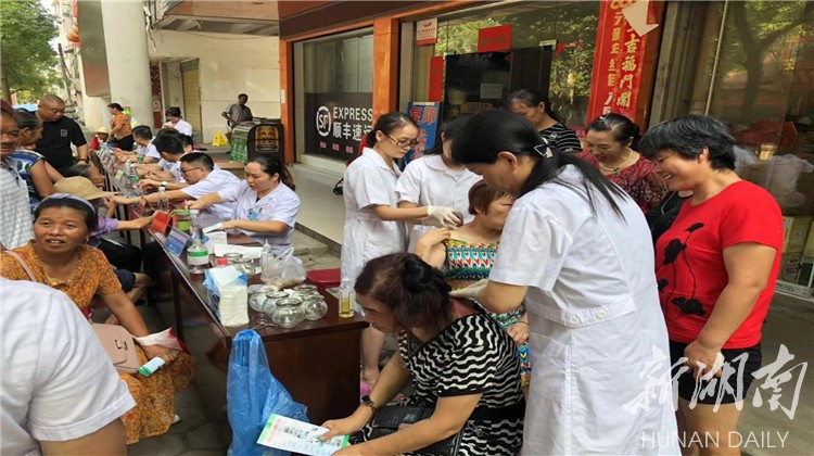 践行健康中国战略|永兴县鲤鱼塘镇举办大型义诊活动