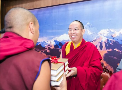 十一世班禅出席《中华大典·藏文卷》之《历世班禅文集》首发式