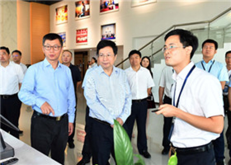胡衡华调研“一乡一品”产业促进发展中心