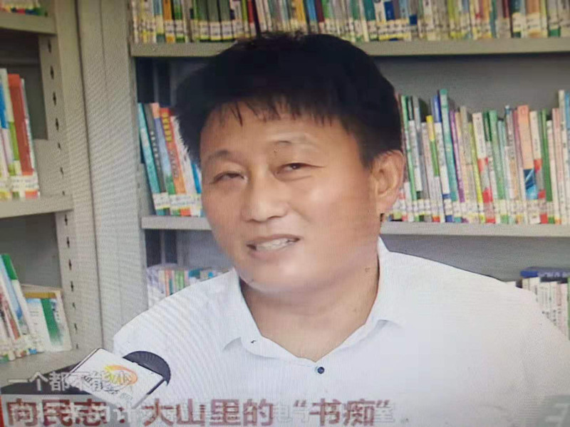 湖南经视新闻：湘西泸溪 一个都不能少 向民志：大山里的“书痴”
