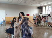 冷水江市“送教下鄉(xiāng)”提升基層教育教學(xué)水平