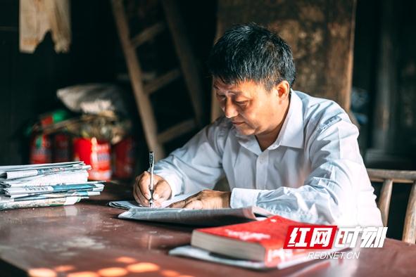 红网时刻新闻:坚定的力量·残疾人脱贫记丨向民志：办农家书屋 为大山娃打造“精神家园”