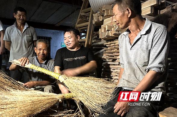 红网时刻新闻：坚定的力量•残疾人脱贫记丨“板凳硬汉”胡玉山：6元钱走出的脱贫路