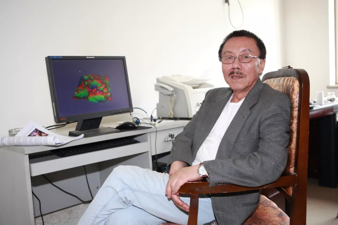 "曾有一次实在于心不忍的弟弟南仁刚试探着向南仁东道出了心中的困惑