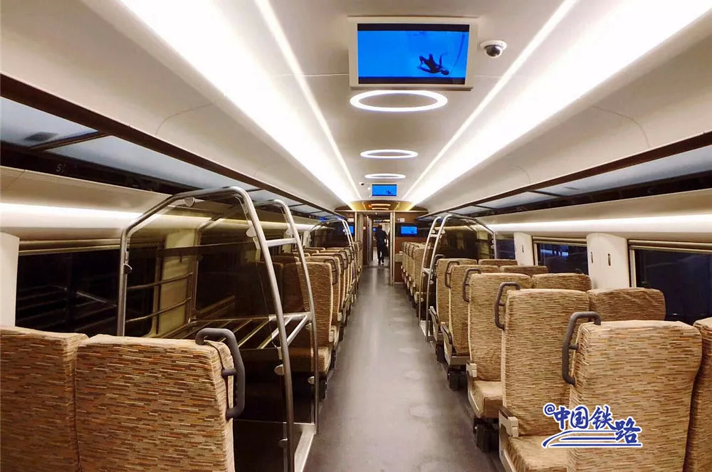 实拍多图坐上加强版复兴号赶飞机