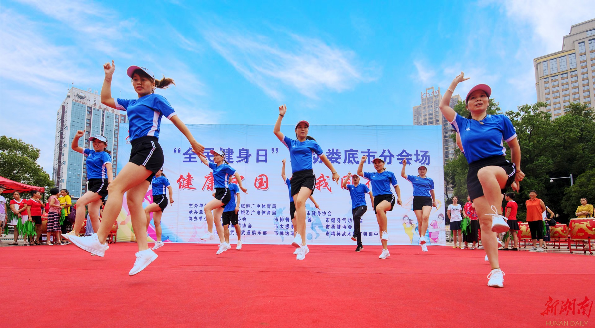 大力实施体育惠民 推进全民健身和全民健康深度融合