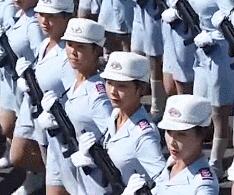 又美又帅！女民兵阅兵演练画面刷屏，自带特效→