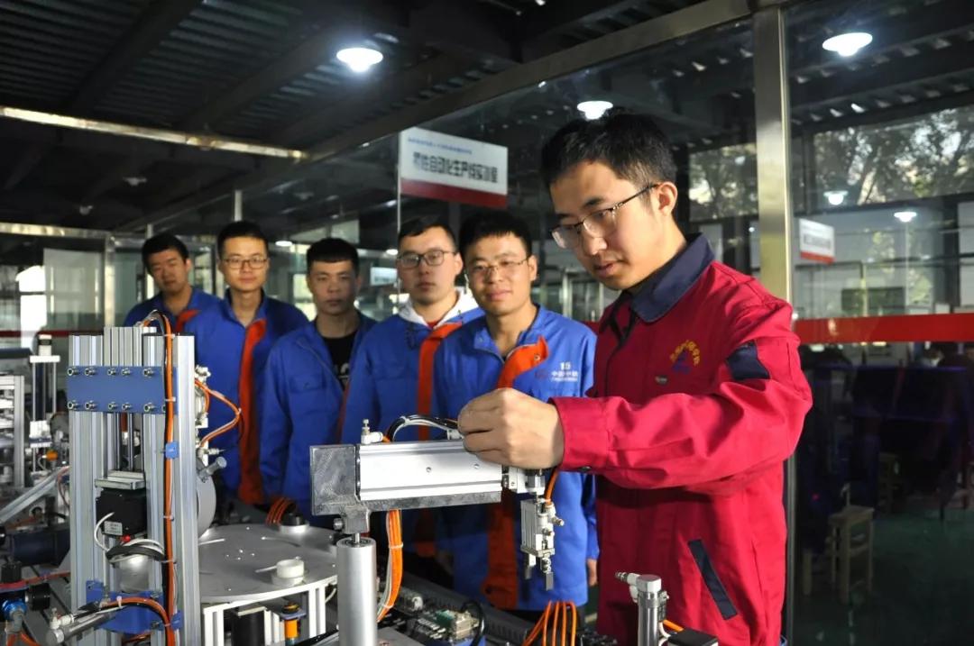 焊接、数控、移动机器人……世界技能大赛中国青年再创新高