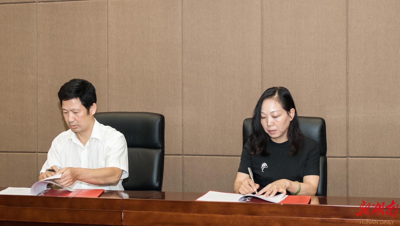 岳阳领先地方部校共建新闻学院