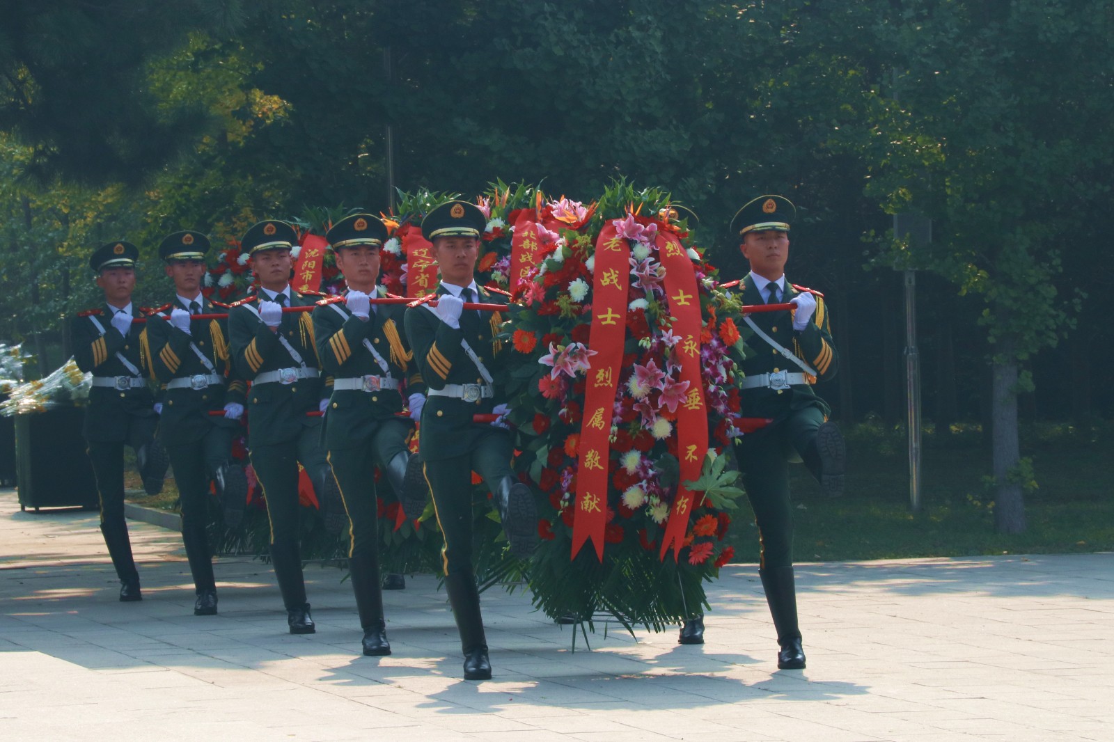共和国不会忘记多地举行敬献花篮仪式缅怀先烈