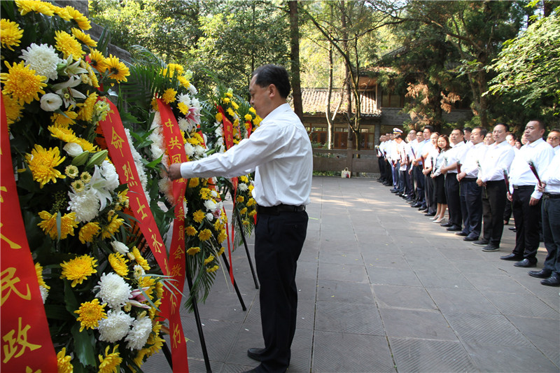 烈士纪念日 凤凰县举行向人民英雄敬献花篮仪式