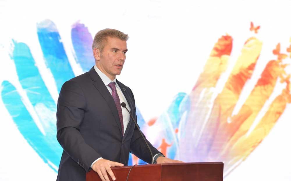 当时创始人保罗·杨森博士发明了氟哌啶醇,这是治疗精神分裂症的一个