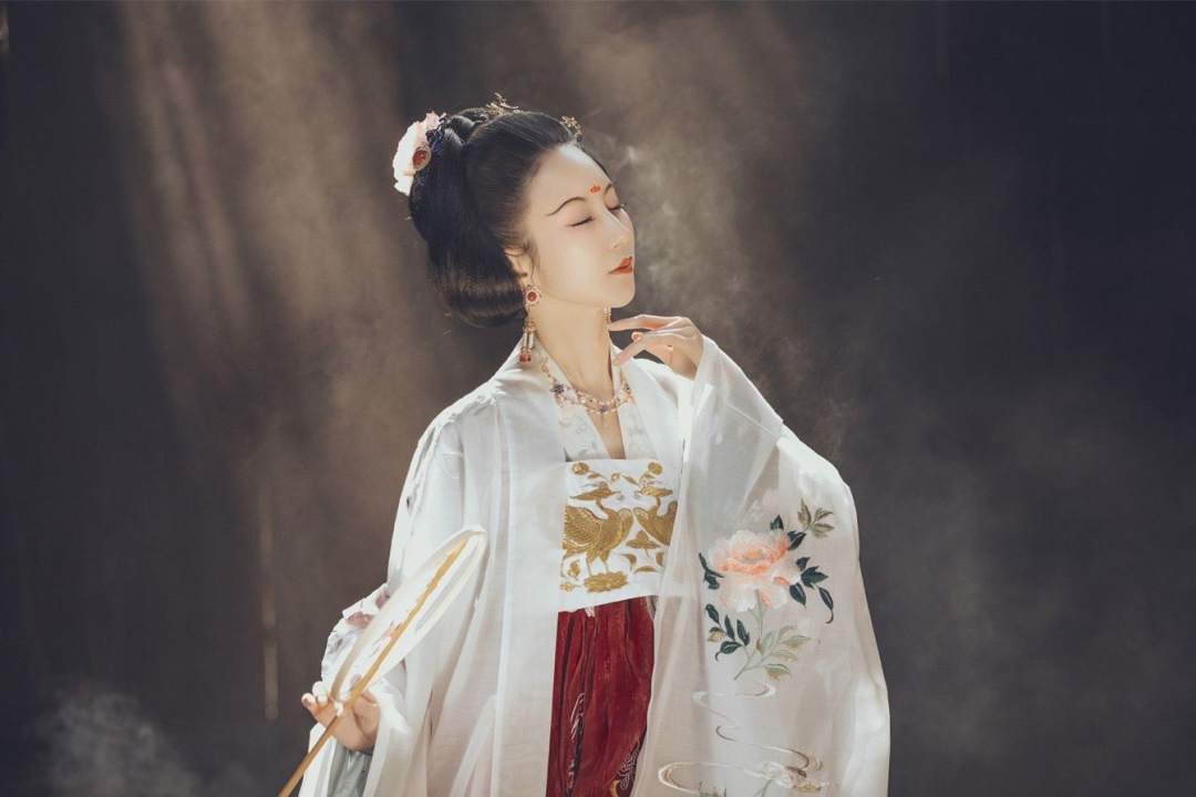 “汉服小姐姐”频现国庆长假多地景点，你遇到了吗？