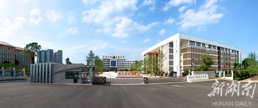 红色教育是长沙县实验中学的核心教育,维汉精神是学校教育的根源.