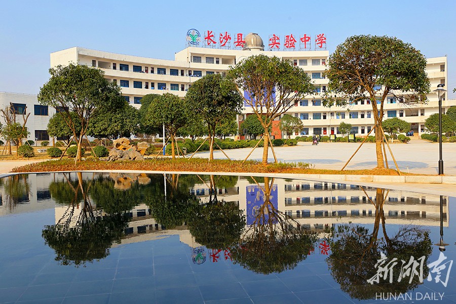 红色教育是长沙县实验中学的核心教育,维汉精神是学校教育的根源.