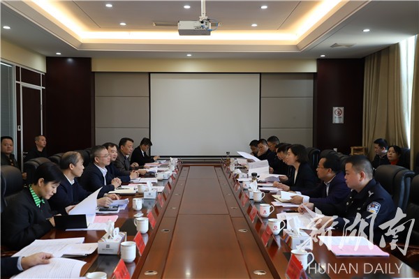 谋发展促共赢 周艳希带队到城发集团交流工作