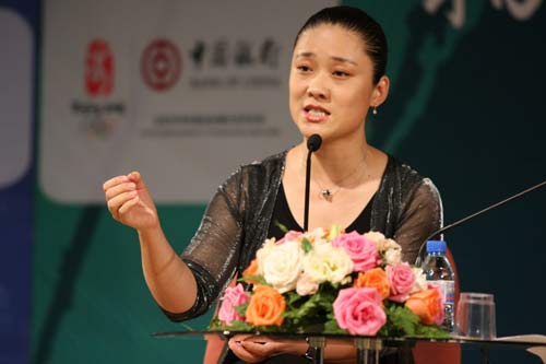 前世界冠军刘伟与学子分享她的“励志人生”故事