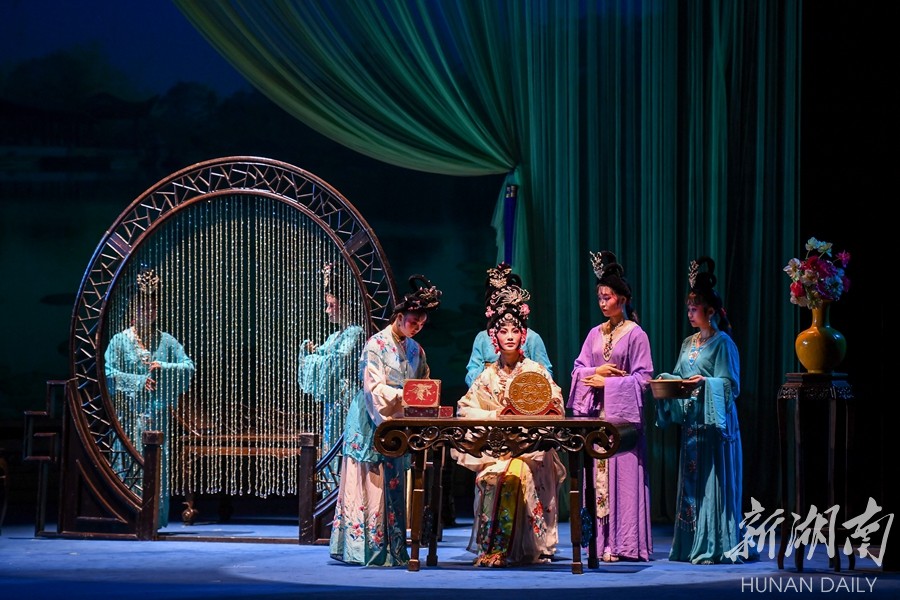 院校合作复排经典花鼓戏《喜脉案》 新湖南www.hunanabc.com