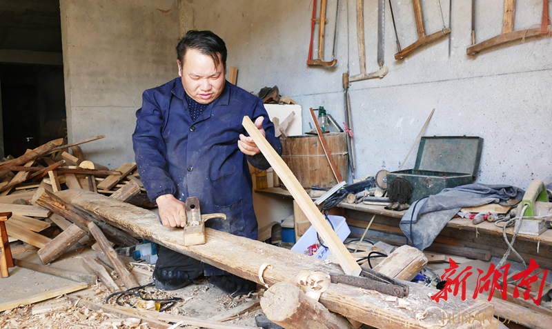 向榜样学习丨硬汉胡玉山,双膝跪出顶天立地 新湖南www.hunanabc.com