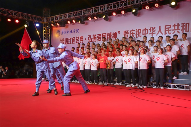潇湘职业学院举行庆祝中华人民共和国成立70周年合唱比赛