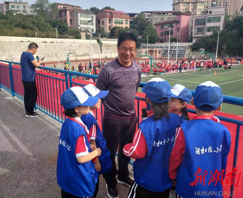 岳阳市岳阳楼区枫树小学召开趣味运动会 新湖南www.hunanabc.com