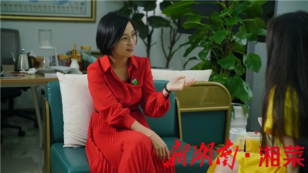 访谈中的谭丽