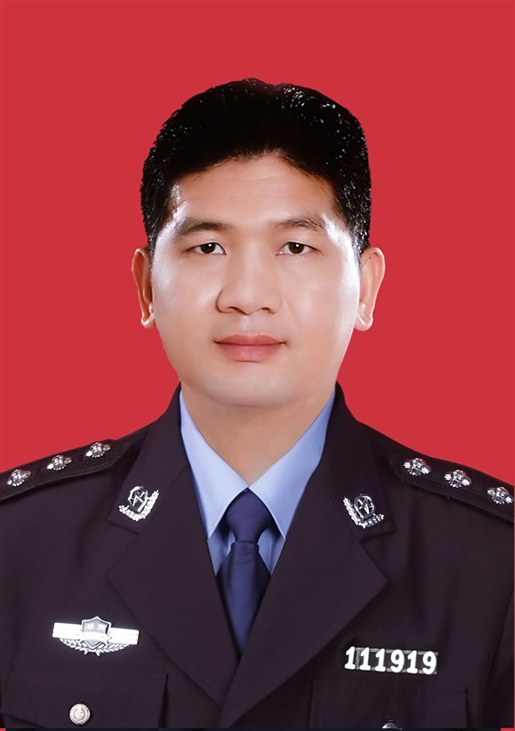 李彤:弘扬雷锋精神 投身慈善事业