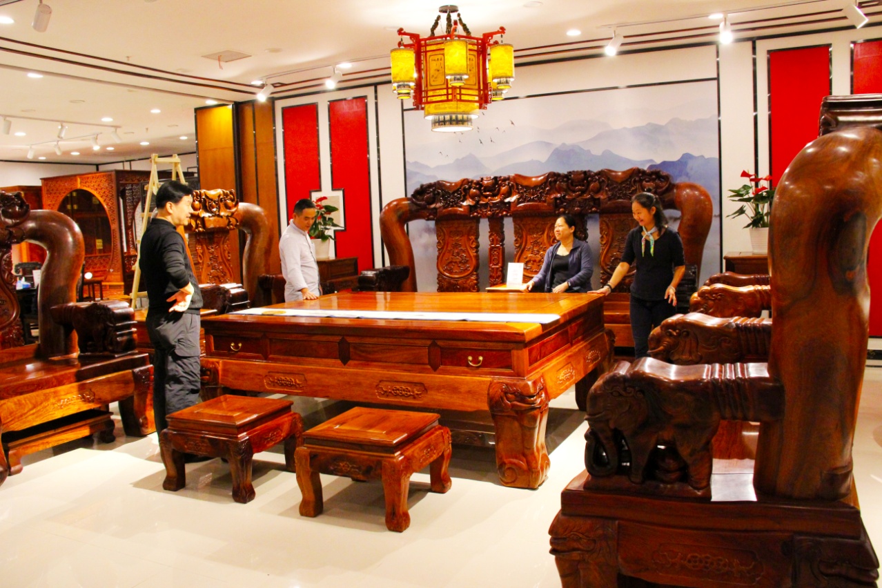 湖南首届红木文化艺术节暨红木王朝开业盛典举行