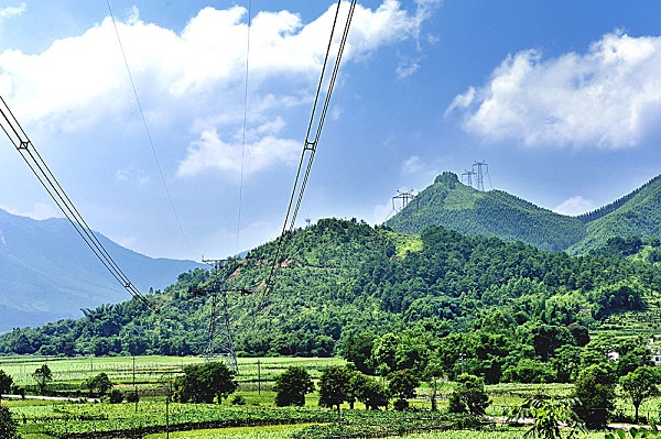 冷水江供電公司點(diǎn)亮搬遷戶(hù)幸福生活