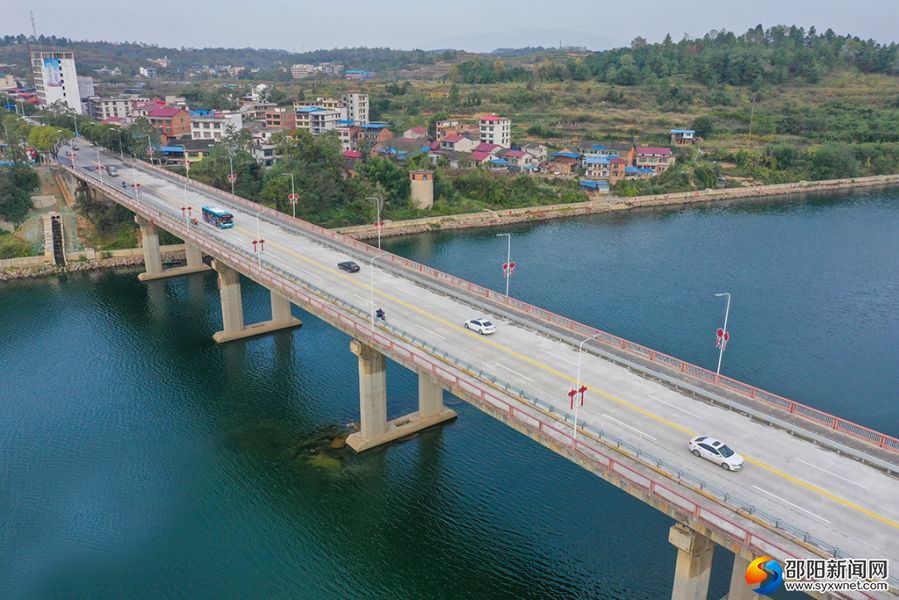 市区资江二桥恢复通车 5条绕行公交线恢复原线路