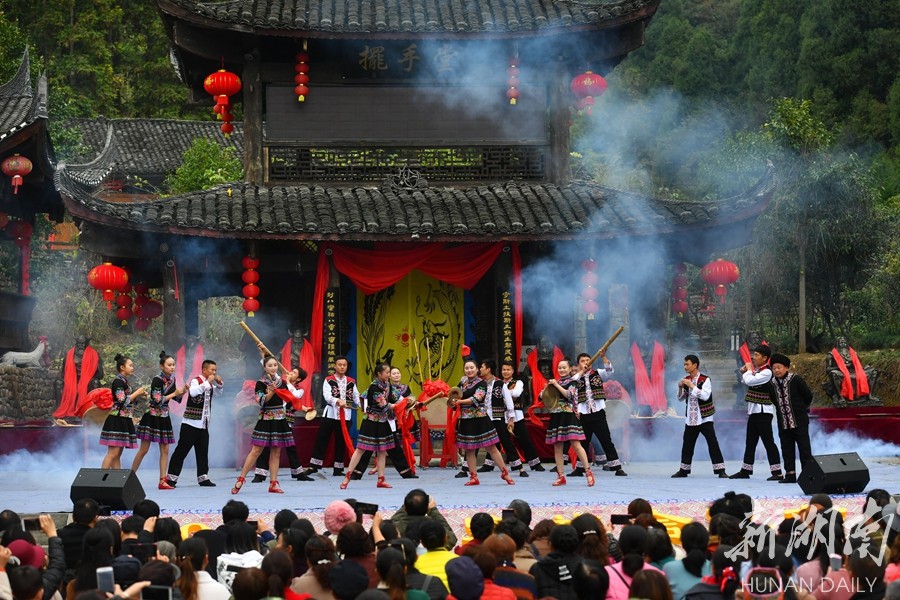 省市边区的土家族人民相聚在"世界文化遗产"老司城,载歌载舞欢庆节日